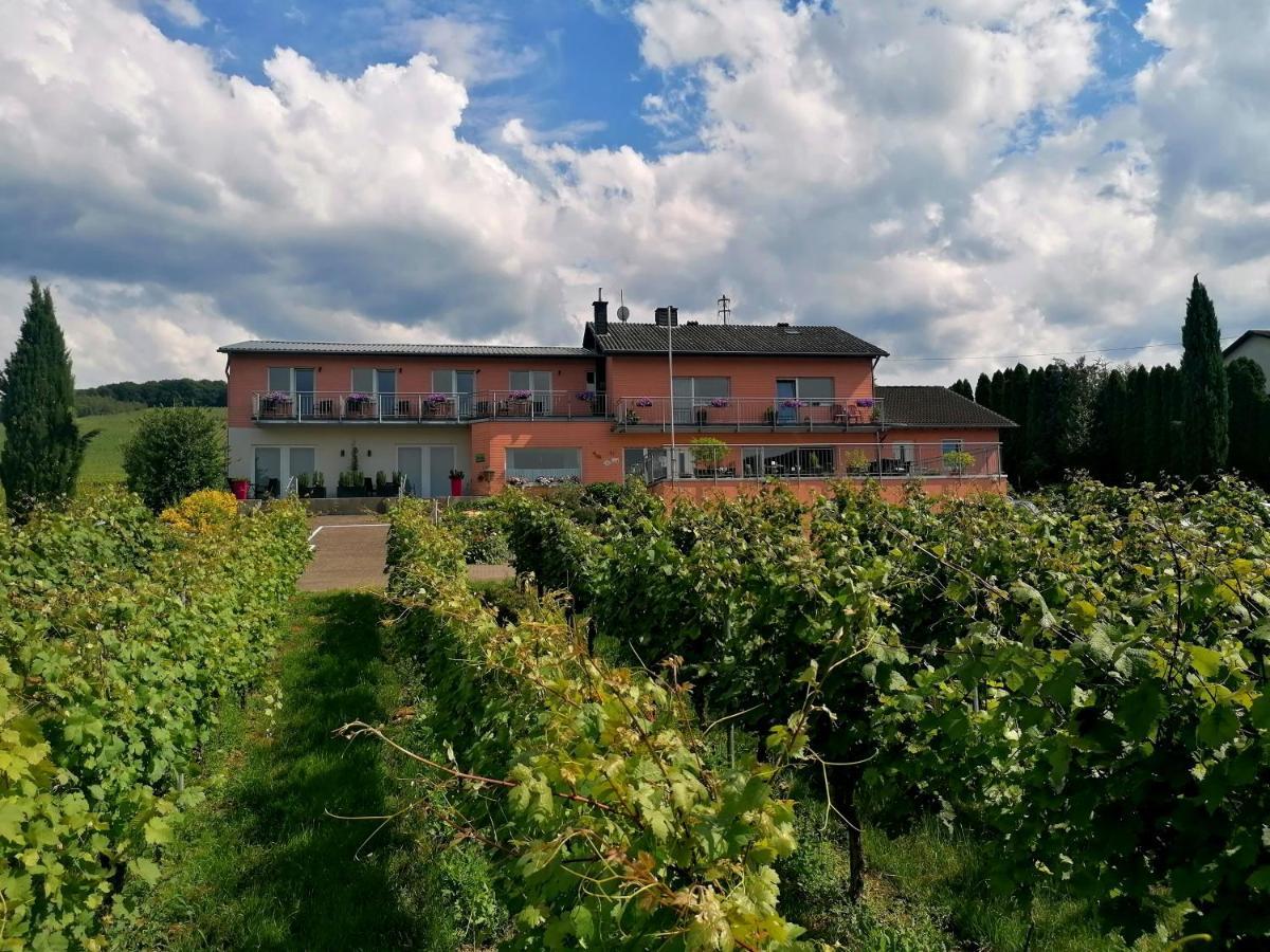Weingut Tiliahof Bed & Breakfast Brauneberg Exterior photo