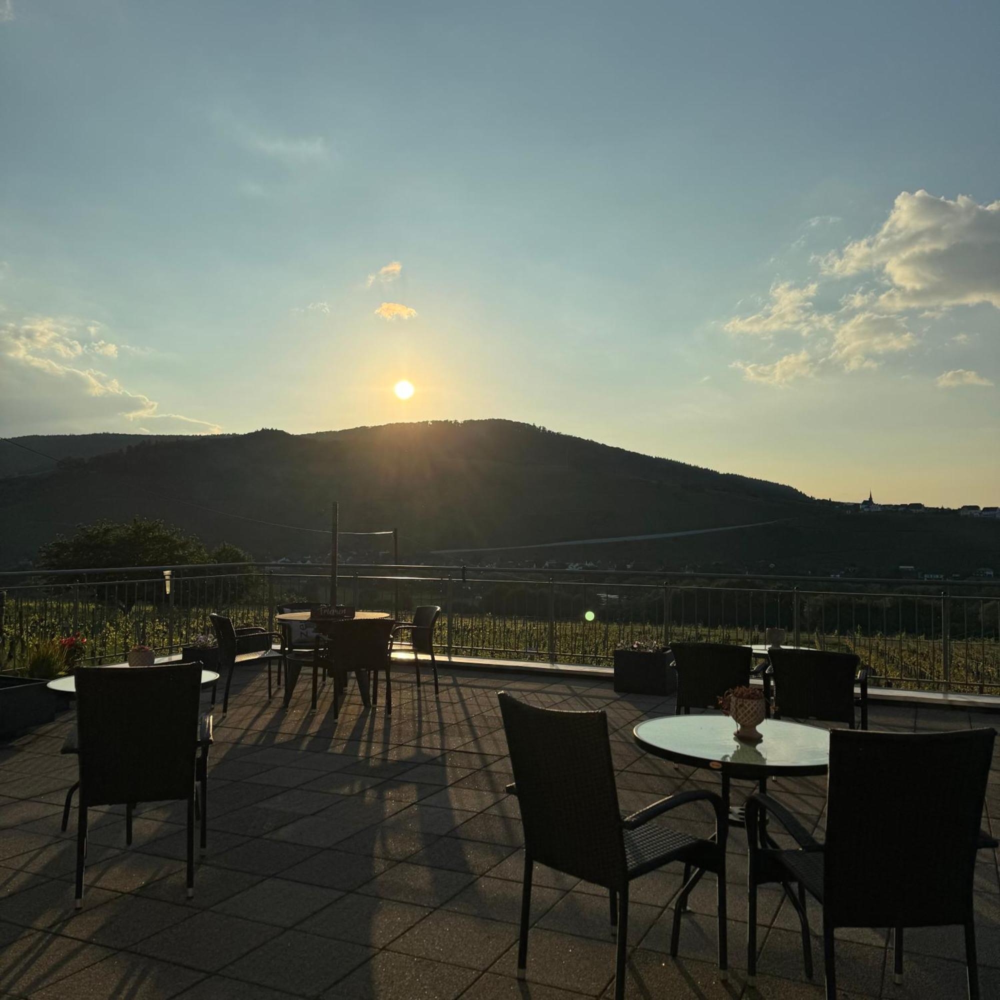 Weingut Tiliahof Bed & Breakfast Brauneberg Exterior photo