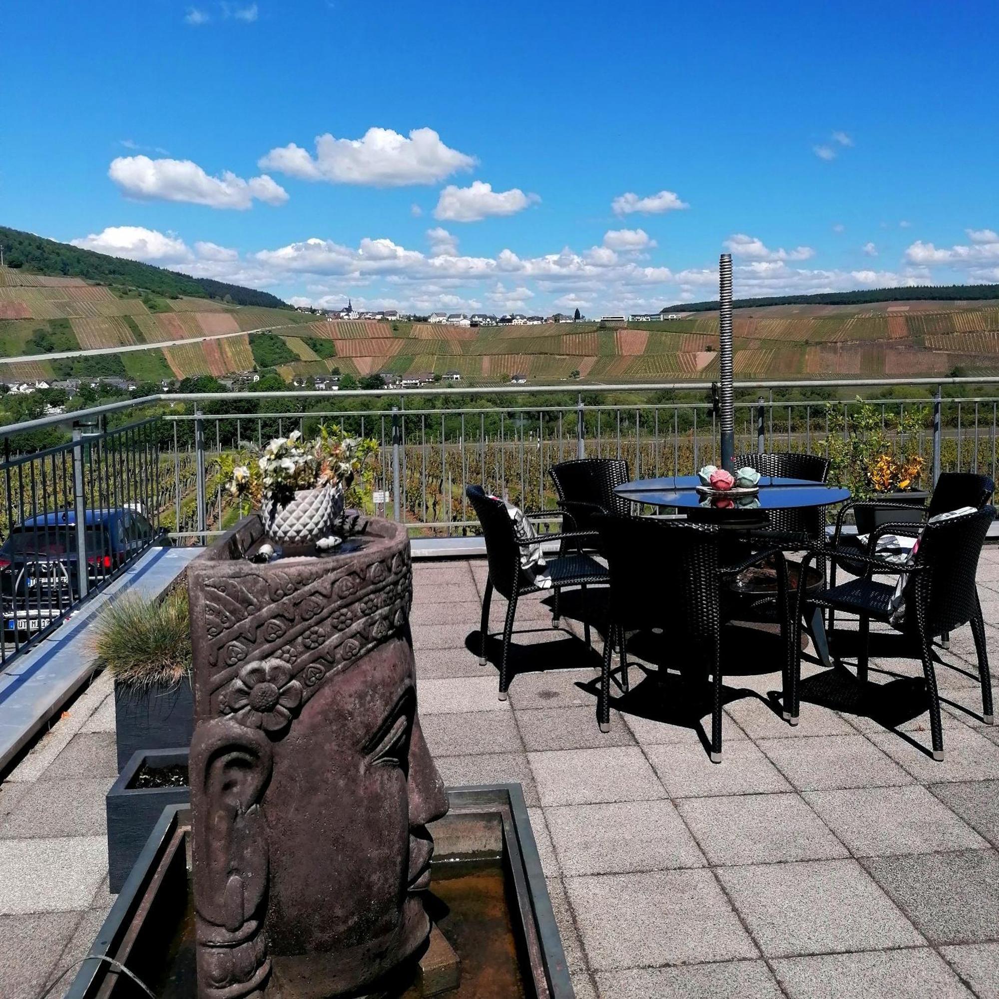Weingut Tiliahof Bed & Breakfast Brauneberg Exterior photo