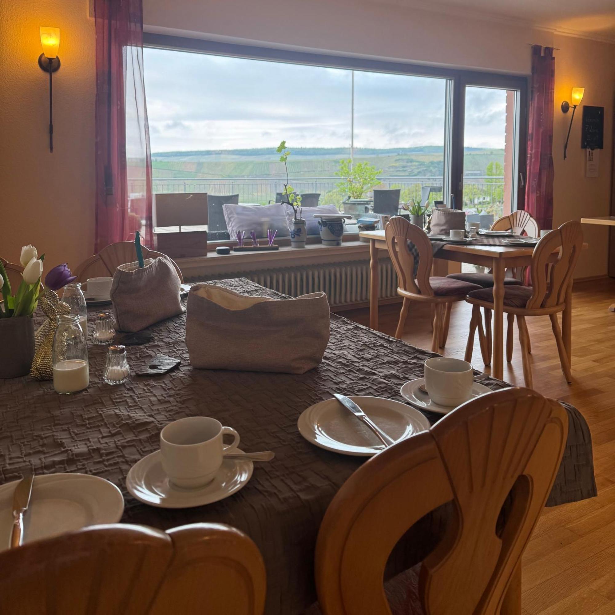 Weingut Tiliahof Bed & Breakfast Brauneberg Exterior photo